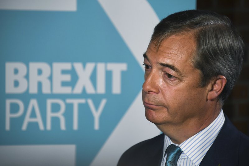 زعيم حزب “Brexit” ينسحب من انتخابات البرلمان البريطاني لدعم 600 مرشح آخر