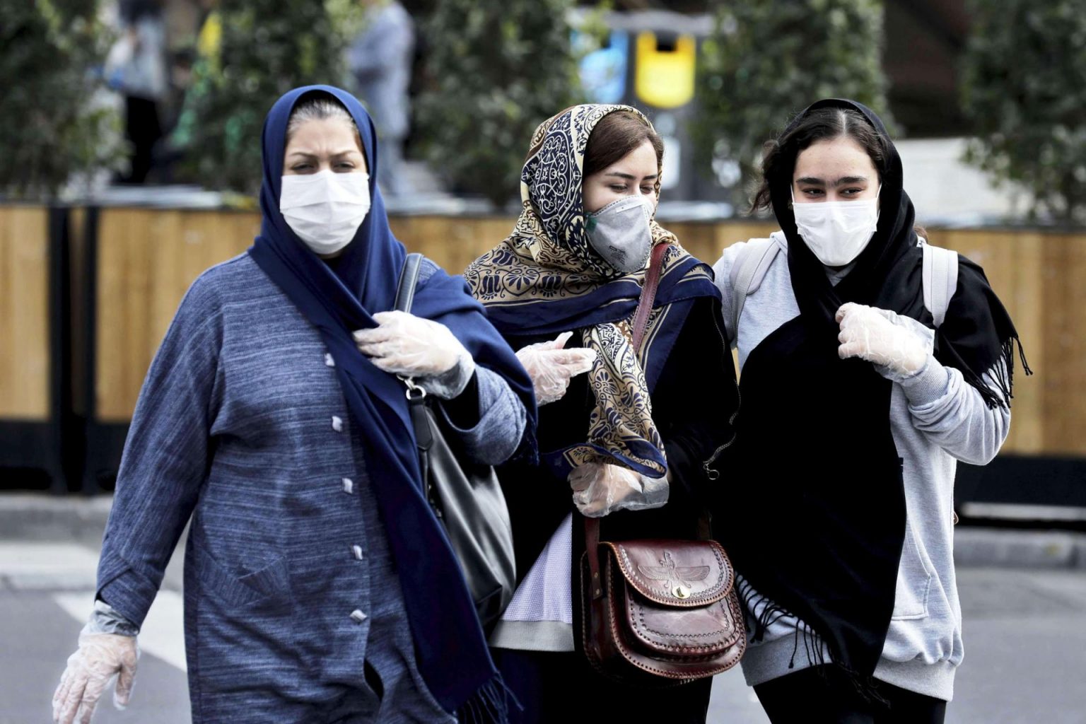 إيران: فيروس كورونا قد يكون “سلاح بيولوجي أمريكي”