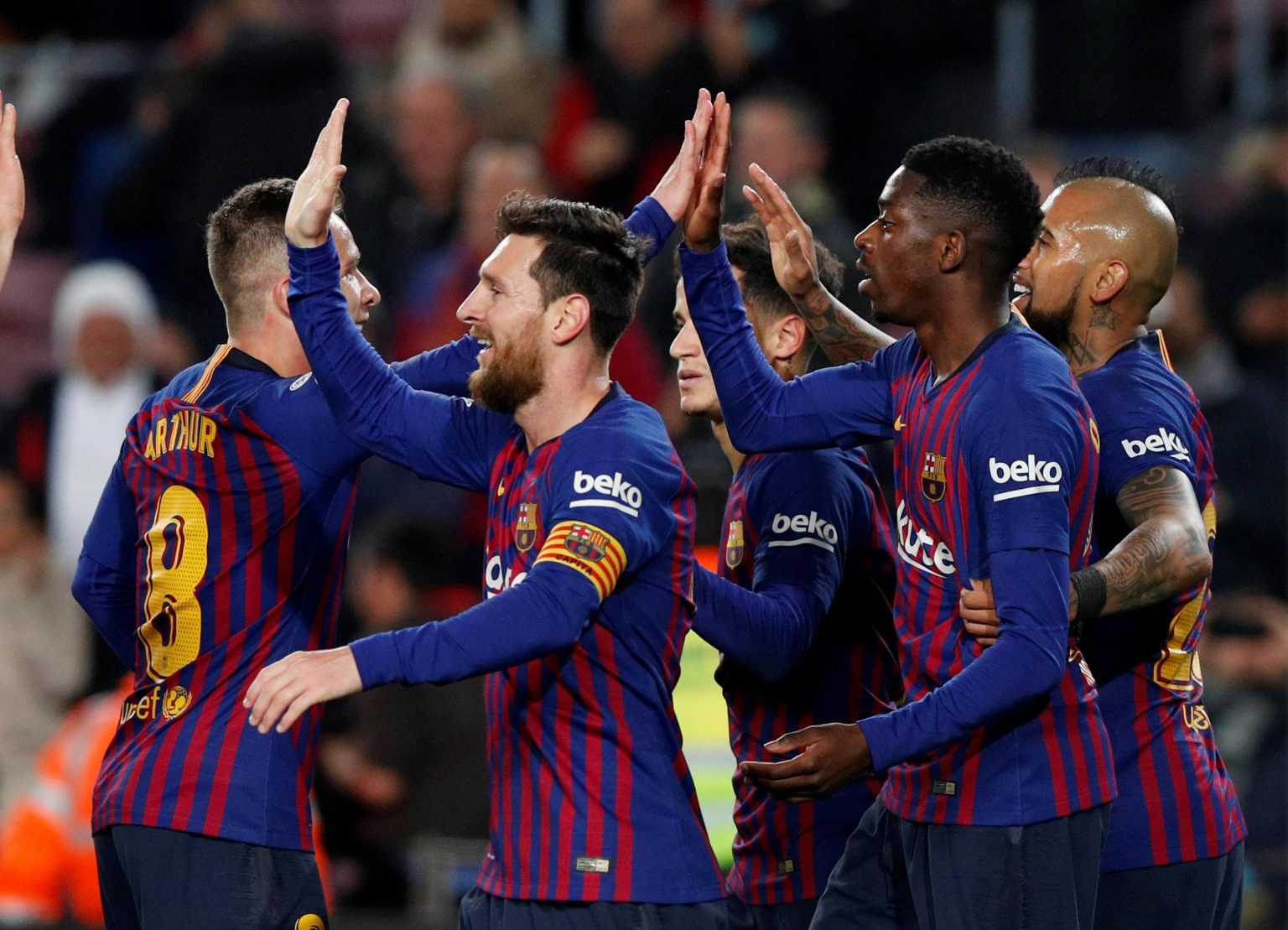 برشلونة يسحق هويسكا برباعية ويشعل الليجا