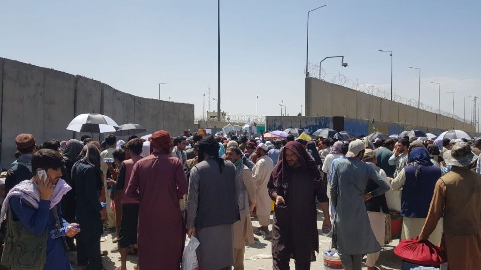 ارتفاع عدد ضحايا انفجار “مطار كابول” إلى 90 شخصًا